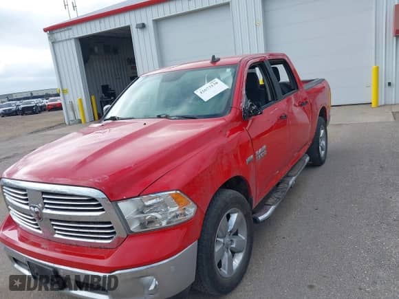 2017 Ram 1500 Big Horn z VIN 3C6RR7LT7HG602713, wystawiony jako IAAI lot #42673138 z przebiegiem 52 603 mil mil oraz . Historia ofert i sprzedaży dostępna na DreamBid. Obrazek 2.