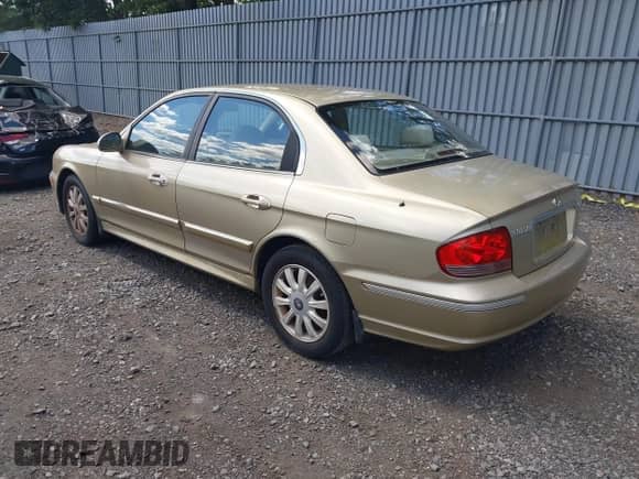 2004 Hyundai Sonata GLS z VIN KMHWF35H04A933725, wystawiony jako IAAI lot #43056871 z przebiegiem 132 660 mil mil oraz . Historia ofert i sprzedaży dostępna na DreamBid. Obrazek 3.