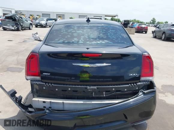 2017 Chrysler 300 S with VIN 2C3CCAGGXHH550086, listed as a IAAI auction lot 42437407 with 106,555 mi miles and . Bid and sale history available at DreamBid. Image 17.