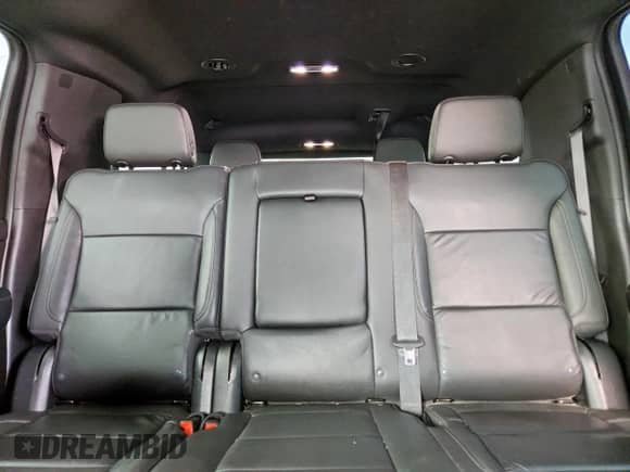 2022 Chevrolet Suburban Z71 с VIN 1GNSKDKD2NR270108, выставлен на аукционе Copart как лот 70195135 с пробегом 73 877 миль миль и Списание • Salvage title. История ставок и продаж доступна на DreamBid. Изображение 10.