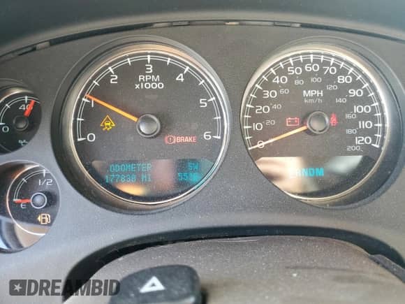 2011 Chevrolet Suburban LTZ z VIN 1GNSKKE32BR172165, wystawiony jako Copart lot #84960505 z przebiegiem 177 840 mil mil oraz Szkoda całkowita • Salvage title. Historia ofert i sprzedaży dostępna na DreamBid. Obrazek 9.