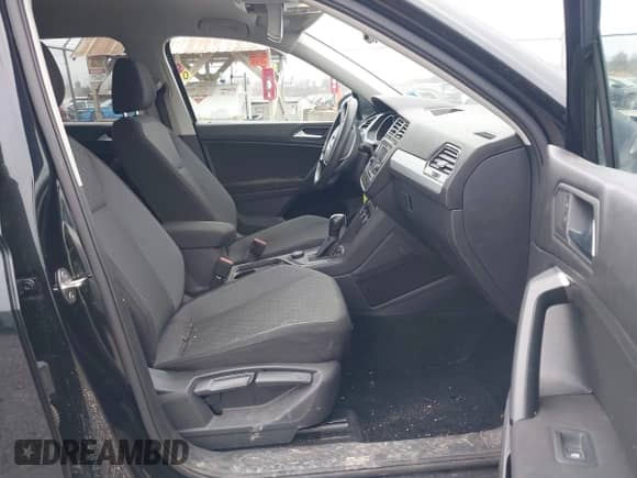 2019 Volkswagen Tiguan S с VIN 3VV0B7AX9KM019775, выставлен на аукционе IAAI как лот 41897497 с пробегом 61 691 миль миль и . История ставок и продаж доступна на DreamBid. Изображение 5.