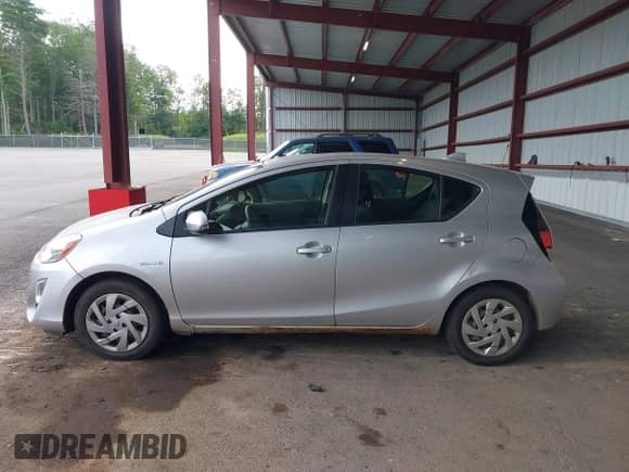 2015 Toyota Prius One z VIN JTDKDTB30F1580908, wystawiony jako IAAI lot #42583483 z przebiegiem 227 830 mil mil oraz . Historia ofert i sprzedaży dostępna na DreamBid. Obrazek 14.