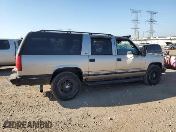 1999 Chevrolet Suburban with VIN 3GNFK16R1XG200768, listed as a Copart auction lot 81916305 with 207,621 mi miles and Salvage title. Bid and sale history available at DreamBid. Image 3.