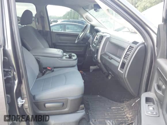 2019 Ram 1500 Tradesman z VIN 1C6RR7KG2KS681728, wystawiony jako IAAI lot #42823098 z przebiegiem 83 446 mil mil oraz . Historia ofert i sprzedaży dostępna na DreamBid. Obrazek 5.