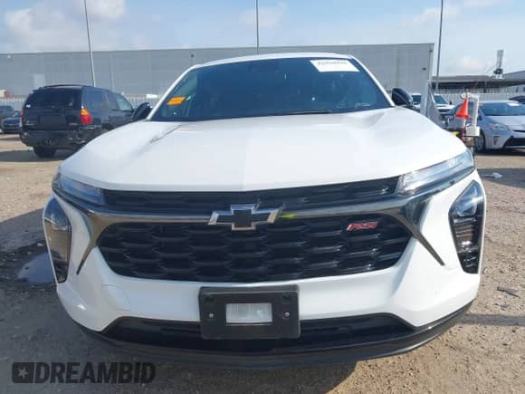 2024 Chevrolet Trax 1RS z VIN KL77LGE20RC219848, wystawiony jako IAAI lot #42930998 z przebiegiem 46 326 mil mil oraz . Historia ofert i sprzedaży dostępna na DreamBid. Obrazek 12.