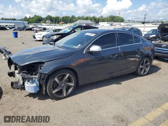 2013 Volvo S60 T6 R-Design Platinum с VIN YV1902FH2D2174043, выставлен на аукционе Copart как лот 64599995 с пробегом 161 918 миль миль и Списание • Salvage title. История ставок и продаж доступна на DreamBid. Изображение 1.