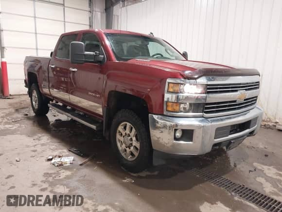2015 Chevrolet Silverado 2500HD LT z VIN 1GC1KVE87FF113492, wystawiony jako IAAI lot #41556754 z przebiegiem 200 870 mil mil oraz . Historia ofert i sprzedaży dostępna na DreamBid. Obrazek 1.