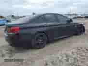 2016 BMW 5 Series 550i z VIN WBAKN9C50GD962143, wystawiony jako Copart lot #59698315 z przebiegiem 108 016 mil mil oraz Czysty tytuł • Clean title. Historia ofert i sprzedaży dostępna na DreamBid. Obrazek 3.