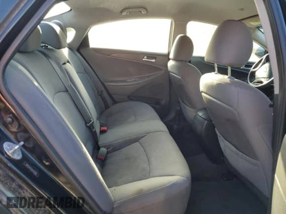 2013 Hyundai Sonata GLS z VIN 5NPEB4AC9DH648400, wystawiony jako Copart lot #82289865 z przebiegiem 169 306 mil mil oraz Czysty tytuł • Clean title. Historia ofert i sprzedaży dostępna na DreamBid. Obrazek 10.