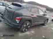 2024 Hyundai Kona SEL с VIN KM8HBCAB3RU100576, выставлен на аукционе Copart как лот 82874454 с пробегом 6 630 миль миль и Списание • Salvage title. История ставок и продаж доступна на DreamBid. Изображение 3.