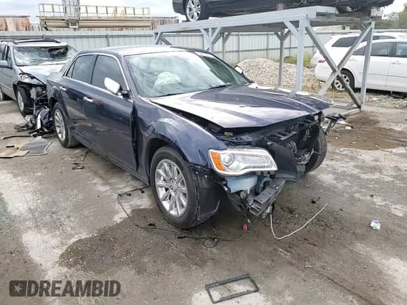 2014 Chrysler 300 C с VIN 2C3CCAEG1EH308561, выставлен на аукционе Copart как лот 69813255 с пробегом Не указан миль и Списание • Salvage title. История ставок и продаж доступна на DreamBid. Изображение 14.