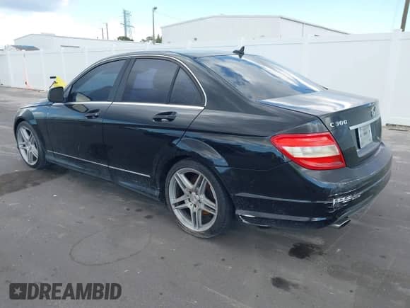 2009 Mercedes-Benz C 300 Sport с VIN WDDGF54X49F225037, выставлен на аукционе IAAI как лот 43177105 с пробегом 227 516 миль миль и . История ставок и продаж доступна на DreamBid. Изображение 3.