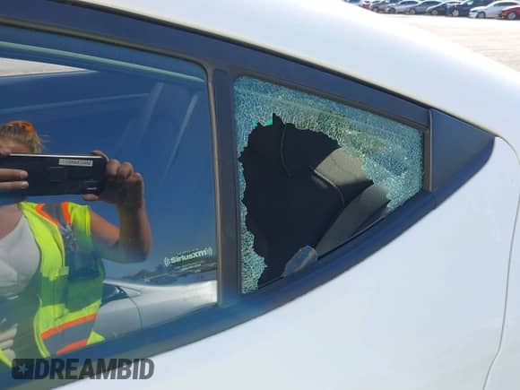 2018 Hyundai Elantra SEL z VIN 5NPD84LF3JH350535, wystawiony jako IAAI lot #43277872 z przebiegiem 86 885 mil mil oraz . Historia ofert i sprzedaży dostępna na DreamBid. Obrazek 6.