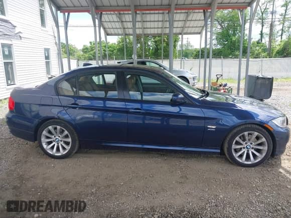 2011 BMW 3 Series 328i xDrive with VIN WBAPK5G5XBNN25769, listed as a IAAI auction lot 42212090 with 128,786 mi miles and . Bid and sale history available at DreamBid. Image 13.