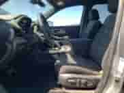 2023 Chevrolet Traverse LT Cloth z VIN 1GNERGKW3PJ233064, wystawiony jako Copart lot #52072935 z przebiegiem 37 881 mil mil oraz Szkoda całkowita • Salvage title. Historia ofert i sprzedaży dostępna na DreamBid. Obrazek 7.