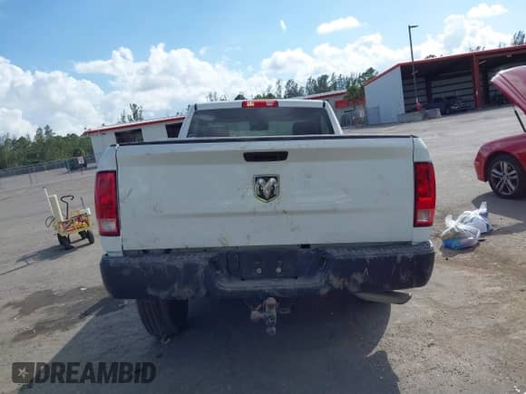 2019 Ram 1500 Express z VIN 3C6JR6AT9KG585690, wystawiony jako IAAI lot #41594081 z przebiegiem 15 523 mil mil oraz . Historia ofert i sprzedaży dostępna na DreamBid. Obrazek 16.