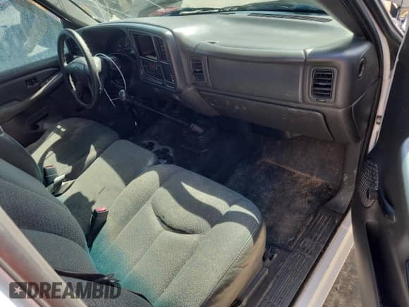 2004 Chevrolet Silverado 1500 Work Truck z VIN 1GCEC14X64Z109915, wystawiony jako Copart lot #60425735 z przebiegiem Nie podano mil oraz Szkoda całkowita • Salvage title. Historia ofert i sprzedaży dostępna na DreamBid. Obrazek 8.