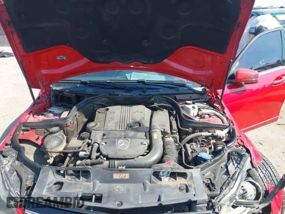 2014 Mercedes-Benz C 250 Sport z VIN WDDGF4HB5ER311488, wystawiony jako IAAI lot #43031325 z przebiegiem 108 139 mil mil oraz . Historia ofert i sprzedaży dostępna na DreamBid. Obrazek 10.