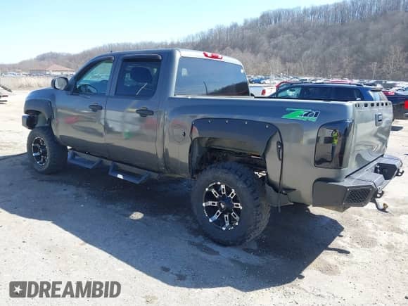 2011 Chevrolet Silverado 1500 LS z VIN 3GCPKREA9BG182360, wystawiony jako IAAI lot #41782080 z przebiegiem 214 465 mil mil oraz . Historia ofert i sprzedaży dostępna na DreamBid. Obrazek 3.