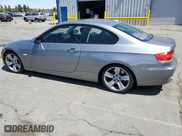 2009 BMW 3 Series 335i с VIN WBAWB73559P046140, выставлен на аукционе Copart как лот 61846825 с пробегом 153 941 миль миль и Списание • Salvage title. История ставок и продаж доступна на DreamBid. Изображение 2.