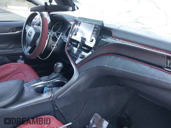 2022 Toyota Camry SE z VIN 4T1G11AK2NU663339, wystawiony jako IAAI lot #43379352 z przebiegiem 69 383 mil mil oraz . Historia ofert i sprzedaży dostępna na DreamBid. Obrazek 5.