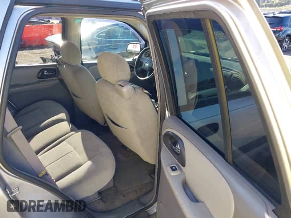 2005 Chevrolet TrailBlazer LS с VIN 1GNDT13S052147904, выставлен на аукционе IAAI как лот 43032450 с пробегом 212 170 миль миль и . История ставок и продаж доступна на DreamBid. Изображение 8.