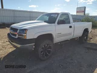 2004 Chevrolet Silverado 2500HD z VIN 1GCHK24G34E266055, wystawiony jako Copart lot #85174685 z przebiegiem 82 833 mil mil oraz Czysty tytuł • Clean title. Historia ofert i sprzedaży dostępna na DreamBid. Obrazek 1.