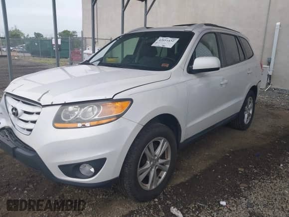 2011 Hyundai Santa Fe SE with VIN 5XYZHDAG6BG053026, listed as a IAAI auction lot 42611432 with 145,141 mi miles and . Bid and sale history available at DreamBid. Image 2.