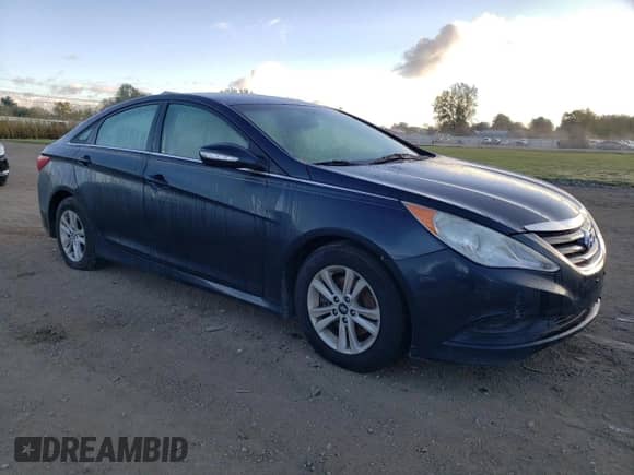 2014 Hyundai Sonata GLS z VIN 5NPEB4AC1EH840945, wystawiony jako Copart lot #82502615 z przebiegiem 155 358 mil mil oraz Czysty tytuł • Clean title. Historia ofert i sprzedaży dostępna na DreamBid. Obrazek 4.