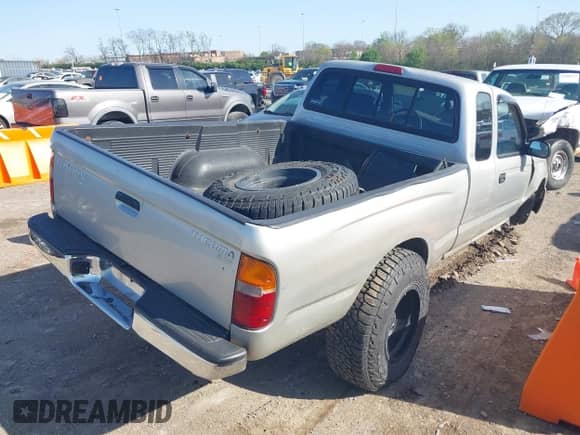 2000 Toyota Tacoma with VIN 5TEWM72N8YZ685490, listed as a IAAI auction lot 41938731 with 222,785 mi miles and . Bid and sale history available at DreamBid. Image 4.