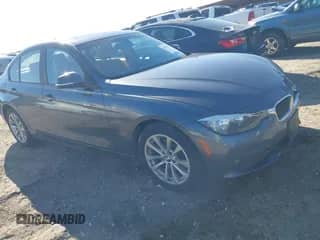 2016 BMW 3 Series 320i xDrive z VIN WBA8A3C54GK688539, wystawiony jako IAAI lot #41367993 z przebiegiem 56 419 mil mil oraz . Historia ofert i sprzedaży dostępna na DreamBid. Obrazek 1.