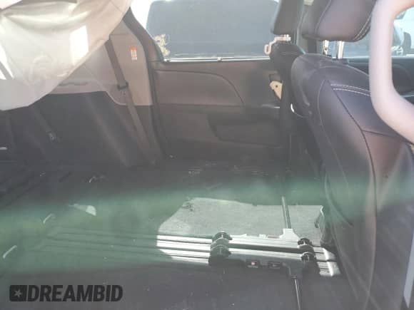 2017 Toyota Sienna SE with VIN 5TDXZ3DC8HS795298, listed as a Copart auction lot 82170705 with 102,445 mi miles and Salvage title. Bid and sale history available at DreamBid. Image 11.