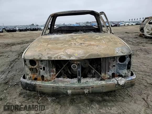 1998 GMC Sierra 1500 z VIN 1GTEC14W8WZ535356, wystawiony jako Copart lot #85422894 z przebiegiem Nie podano mil oraz Nie do naprawy • Non repairable. Historia ofert i sprzedaży dostępna na DreamBid. Obrazek 10.
