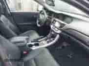 2015 Honda Accord Touring z VIN 1HGCR6F72FA000399, wystawiony jako IAAI lot #43094002 z przebiegiem 46 973 mil mil oraz . Historia ofert i sprzedaży dostępna na DreamBid. Obrazek 5.