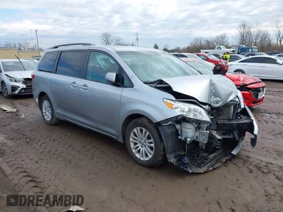 2017 Toyota Sienna XLE Auto Access Seat z VIN 5TDYZ3DC9HS795220, wystawiony jako IAAI lot #41641227 z przebiegiem 86 336 mil mil oraz . Historia ofert i sprzedaży dostępna na DreamBid. Obrazek 1.