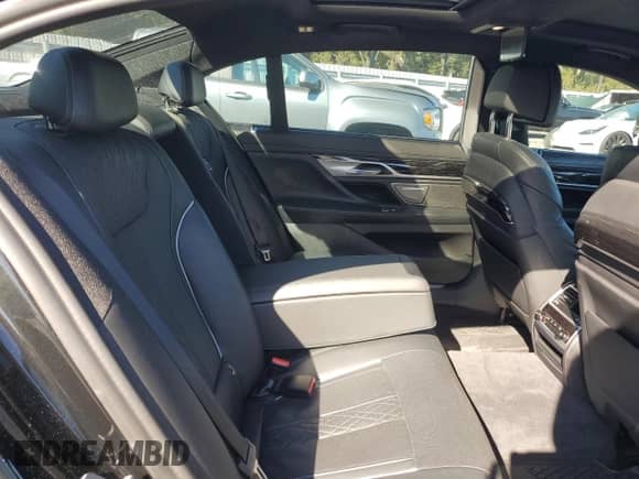 2022 BMW 7 Series 750i xDrive with VIN WBA7U2C05NCH77127, listed as a Copart auction lot 83849074 with 35,079 mi miles and Salvage title. Bid and sale history available at DreamBid. Image 10.