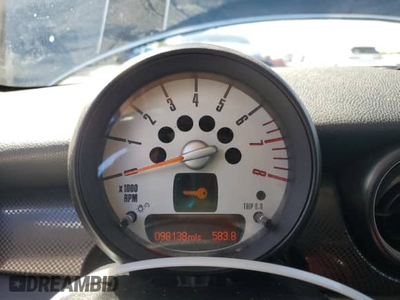 2011 MINI Hardtop S with VIN WMWSV3C58BTY11594, listed as a Copart auction lot 82583025 with 98,138 mi miles and Salvage title. Bid and sale history available at DreamBid. Image 9.
