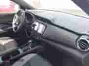 2021 Nissan Kicks SR z VIN 3N1CP5DVXML552726, wystawiony jako IAAI lot #43298655 z przebiegiem 48 710 mil mil oraz . Historia ofert i sprzedaży dostępna na DreamBid. Obrazek 17.