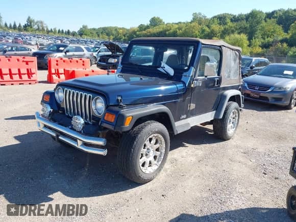 2000 Jeep Wrangler SE with VIN 1J4FA29P4YP773084, listed as a IAAI auction lot 43228933 with 114,188 mi miles and . Bid and sale history available at DreamBid. Image 2.