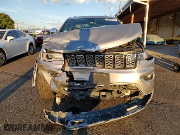 2017 Jeep Grand Cherokee Overland with VIN 1C4RJFCGXHC756588, listed as a Copart auction lot 84282675 with 101,960 mi miles and Salvage title. Bid and sale history available at DreamBid. Image 5.