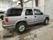 1999 Chevrolet Blazer LT z VIN 1GNDT13W4X2149645, wystawiony jako Copart lot #68597425 z przebiegiem 184 694 mil mil oraz Czysty tytuł • Clean title. Historia ofert i sprzedaży dostępna na DreamBid. Obrazek 3.