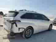 2024 Toyota Sienna XLE z VIN 5TDYRKEC1RS219079, wystawiony jako Copart lot #86458085 z przebiegiem 14 907 mil mil oraz Szkoda całkowita • Salvage title. Historia ofert i sprzedaży dostępna na DreamBid. Obrazek 3.