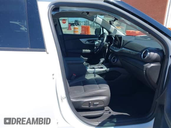 2023 Chevrolet Blazer LT с VIN 3GNKBJR47PS142130, выставлен на аукционе IAAI как лот 42816017 с пробегом 29 633 миль миль и . История ставок и продаж доступна на DreamBid. Изображение 5.