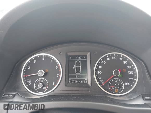 2013 Volkswagen Tiguan S z VIN WVGBV3AX6DW577296, wystawiony jako IAAI lot #42705129 z przebiegiem 110 709 mil mil oraz . Historia ofert i sprzedaży dostępna na DreamBid. Obrazek 7.