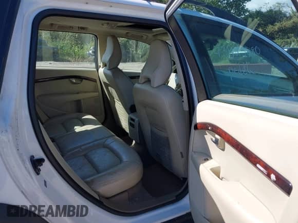 2009 Volvo XC70 3.2L with VIN YV4BZ982X91049414, listed as a IAAI auction lot 43423880 with 102,727 mi miles and . Bid and sale history available at DreamBid. Image 8.