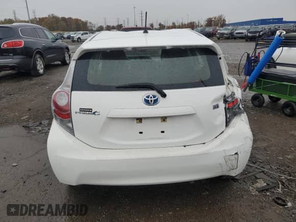 2013 Toyota Prius Three with VIN JTDKDTB34D1543888, listed as a Copart auction lot 90397255 with 57,781 mi miles and Clean title. Bid and sale history available at DreamBid. Image 6.