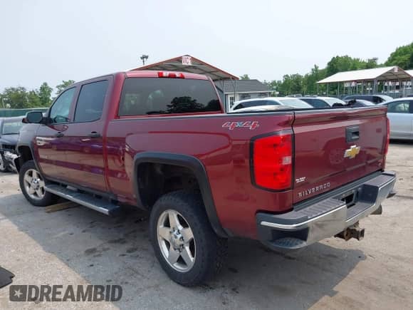 2015 Chevrolet Silverado 2500HD LT z VIN 1GC1KVE83FF102831, wystawiony jako IAAI lot #42411608 z przebiegiem 140 538 mil mil oraz . Historia ofert i sprzedaży dostępna na DreamBid. Obrazek 3.