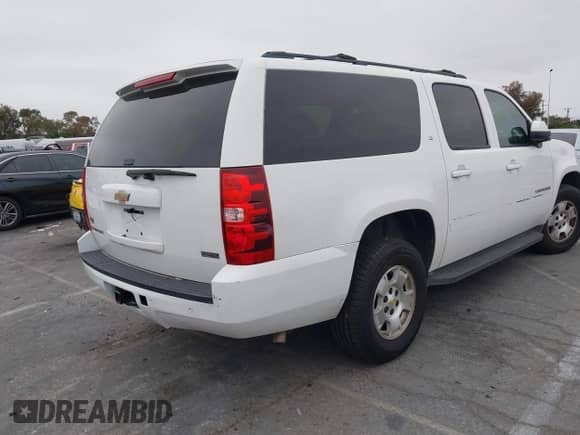 2011 Chevrolet Suburban LT с VIN 1GNSKJE30BR216805, выставлен на аукционе IAAI как лот 42438652 с пробегом 265 350 миль миль и . История ставок и продаж доступна на DreamBid. Изображение 4.