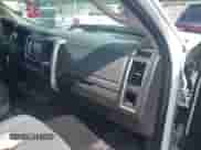 2020 Ram 1500 SLT z VIN 1C6RR6TT9LS111068, wystawiony jako IAAI lot #42132794 z przebiegiem 131 133 mil mil oraz . Historia ofert i sprzedaży dostępna na DreamBid. Obrazek 5.